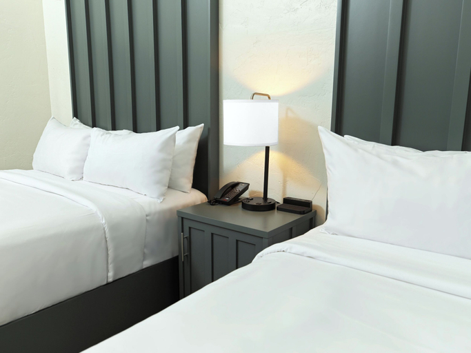 Bedroom 4, Temecula Creek Inn, Riverside