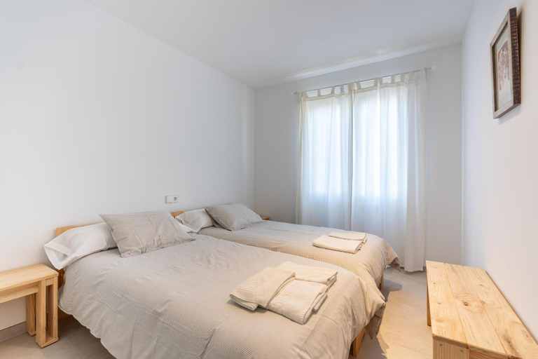 Others 2, Lovely Central Apartment  Guillem  3 Bedrooms  Close to The Beach, Baleares