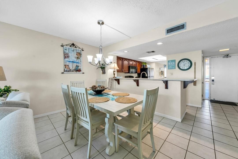Dining 5, Edgewater #1400 - Emerald View, Walton
