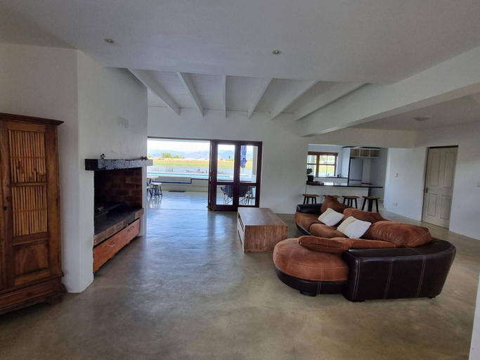 Living area, Country Retreat With Pool & Braai, Sleeps 6, West Coast