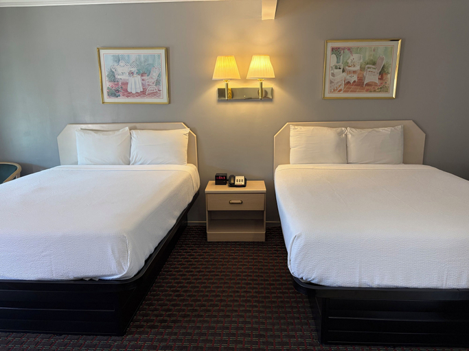 Bedroom 2, Lark Motel, Mendocino
