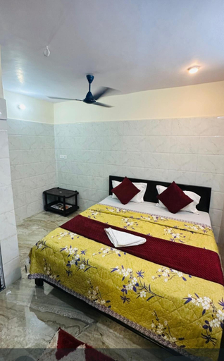 Bedroom 4, Krishna ji paying guest house, Varanasi