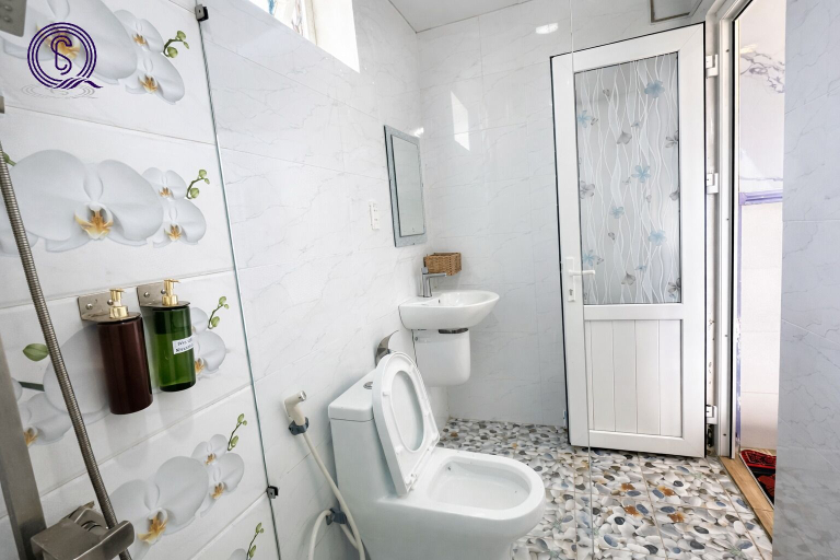 Bathroom 4, Q Song Chi Con Dao Hotel, Côn Đảo