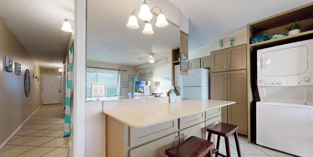 Interior 5, Summit 1013, Bay