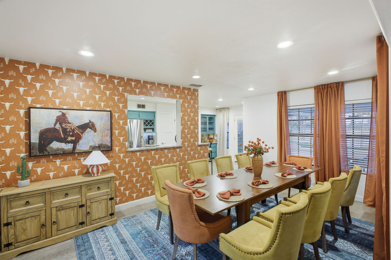Room 4, Backyard Paradise - Pool - Tree House - Hot Tub, Bexar