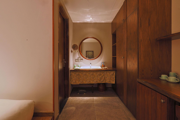 Bathroom 4, Cherry Central Hotel, District 1