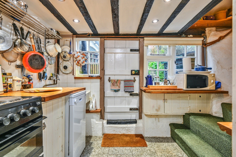 Private kitchen 5, Hastings Old Town Cottage for 4, East Sussex