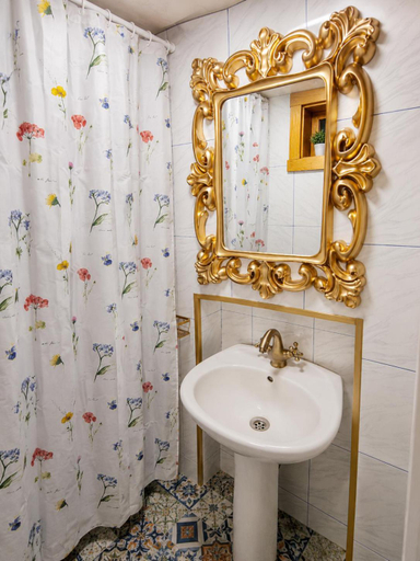 Bathroom 3, Historic Boutique Apartment Kutaisi, Kutaisi