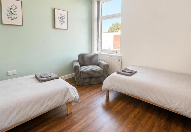Room 2, 3 Bed Apartment - Near Nec, Bhx, Cbs, Ev Parking, Coventry