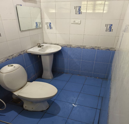 Bathroom 3, Stayz Inn, Kancheepuram
