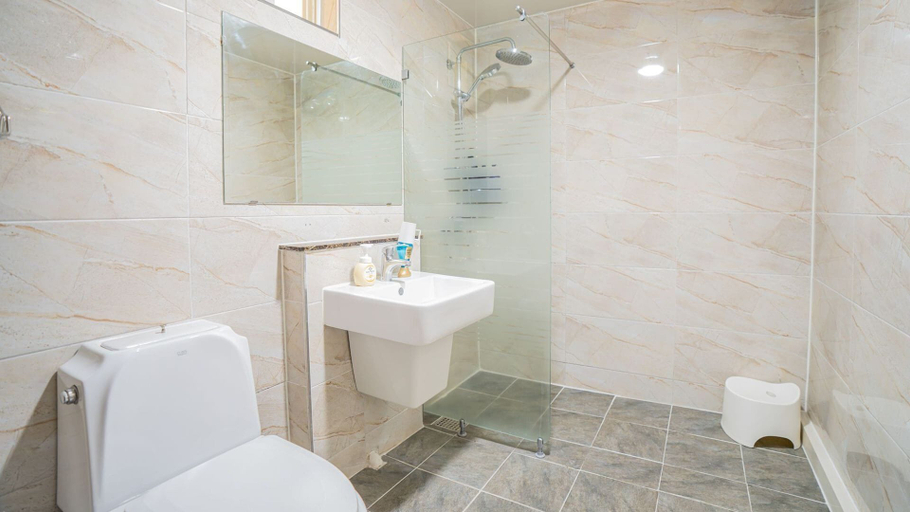 Bathroom 3, Jeju Supgol Dokchae Pension, Jeju