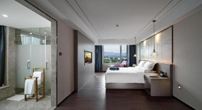 Bedroom 2, Xiamen Seashine Lakeview Hotel, Xiamen