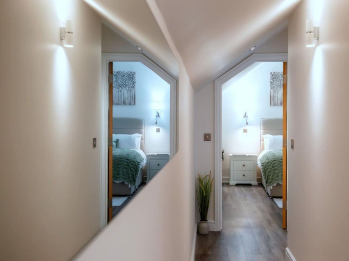 Room 2, Contemporary Cornwall Retreat for Groups, Gloucestershire