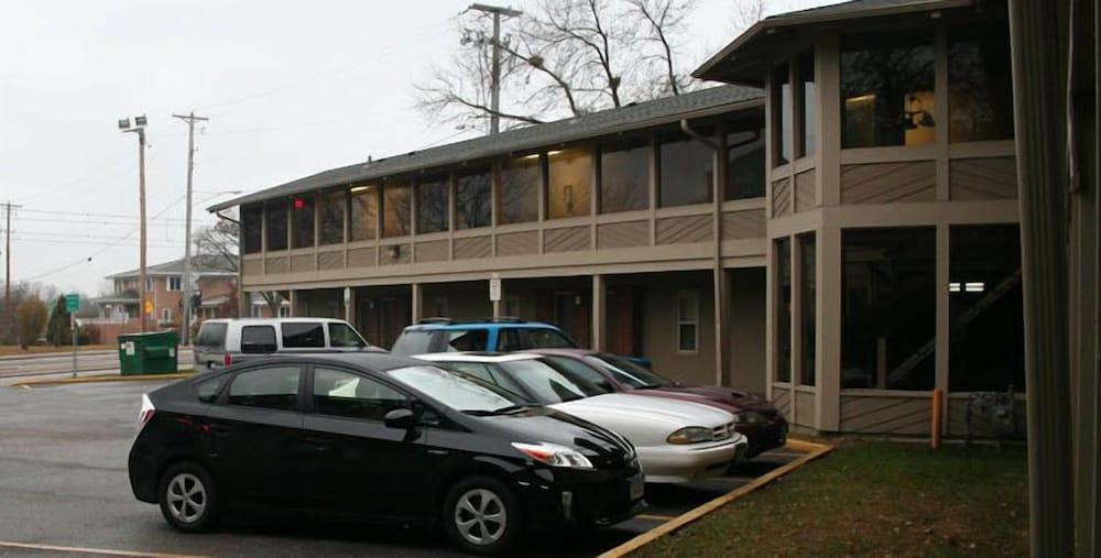 Exterior & Views 1, Snelling Motel, Hennepin