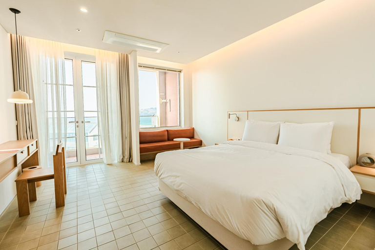 Bedroom 4, 콘스트호텔, Jeju