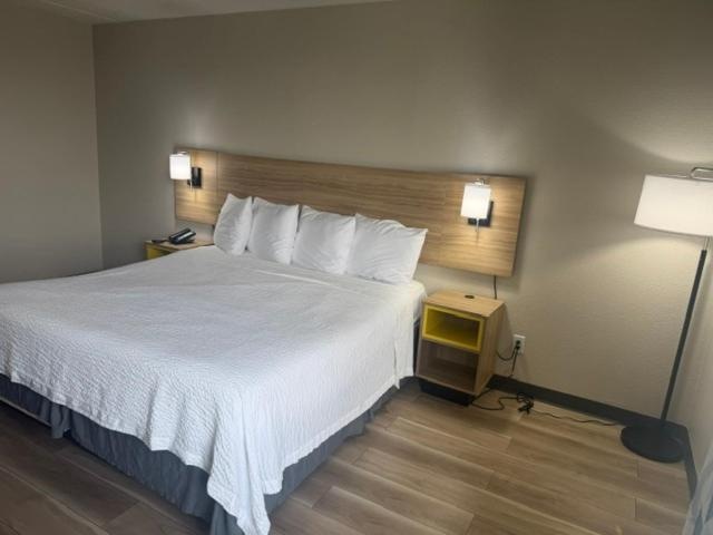 Bedroom 3, Days Inn by Wyndham Indianapolis/Castleton, Indianapolis