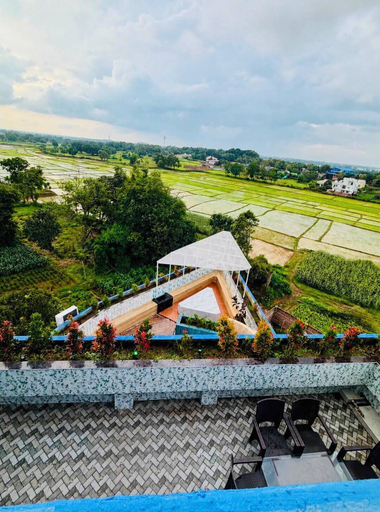 Outdoor dining, MH Club And Resorts, Ranchi