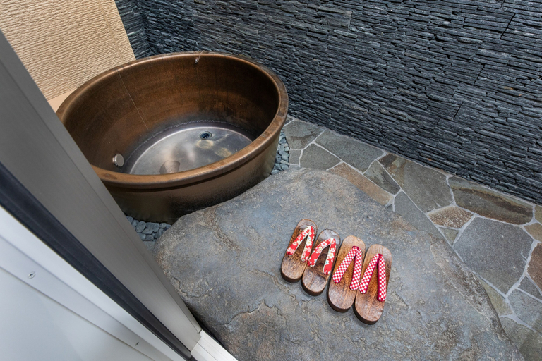 Deep soaking bathtub, Kikou, Kyoto