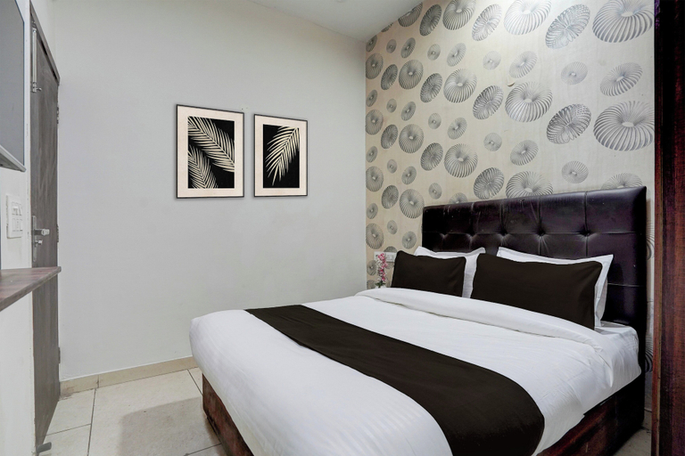 Room 5, Patiala Road Crossway Zirakpur, Sahibzada Ajit Singh Nagar