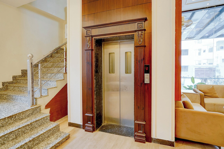 Elevator 5, FabHotel SV Grand I - 1 KM From Kashi Vishwanath Temple, Varanasi