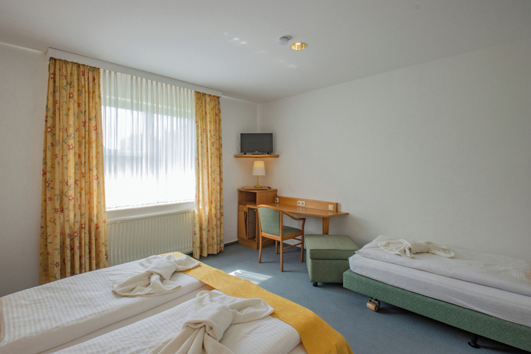 Bedroom 2, Hotel Garni Zwickau Mosel, Zwickau