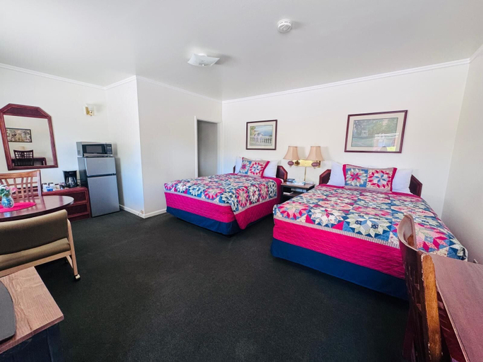 Bedroom 5, GOLDEN WEST MOTEL, Klamath