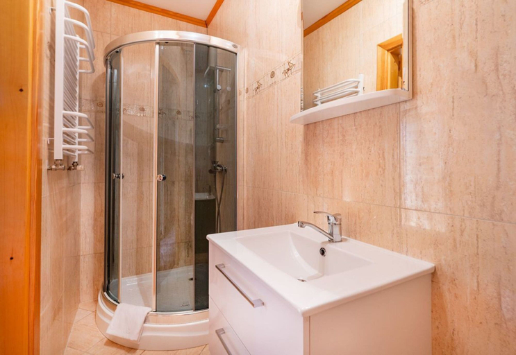 Bathroom 4, Large and Comfortable Holiday Home With a Terrace, Sławno
