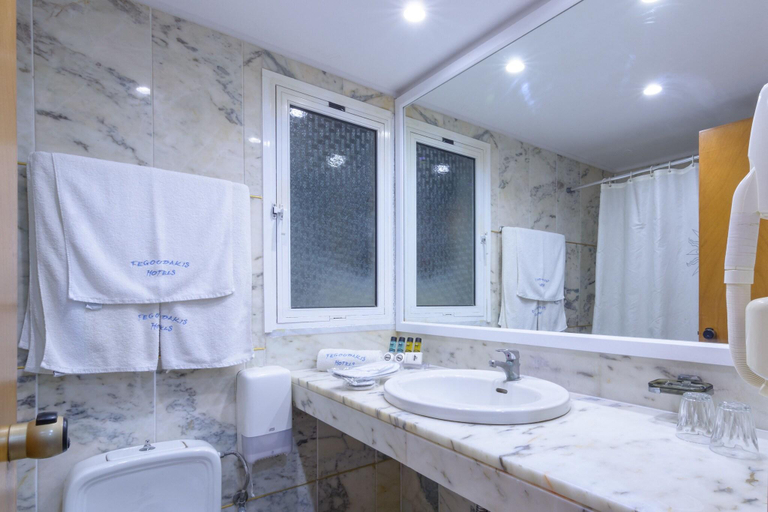 Bathroom 5, Golden Sand Hotel, North Aegean