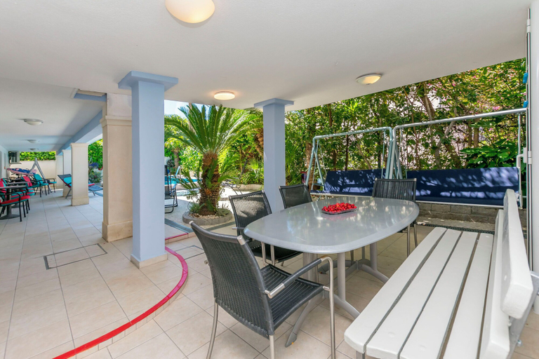 Terrace/patio 3, Apartments Wellness&spa, Dugi Rat