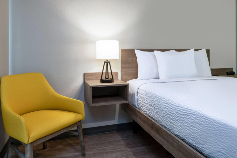 Room 4, Echo Suites Extended Stay by Wyndham Middleburg, Clay