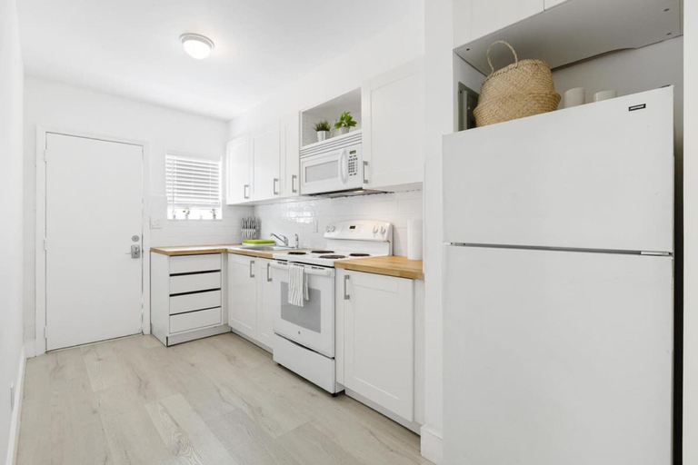 2, Charming 2 Bedroom Apartment in Victoria Park, Broward
