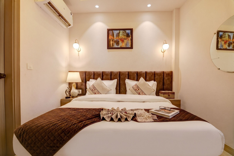 Room 5, Golden Key - Adarsh Nagar I Near Maxx & Fortis Hospital, Delhi
