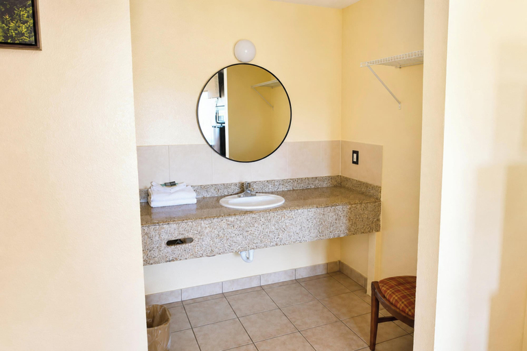 Bathroom 5, Great Western Inn Pasadena, Houston