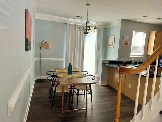 Interior 3, 21-322 Pine Street - Cozy Corner Oasis, Mecklenburg