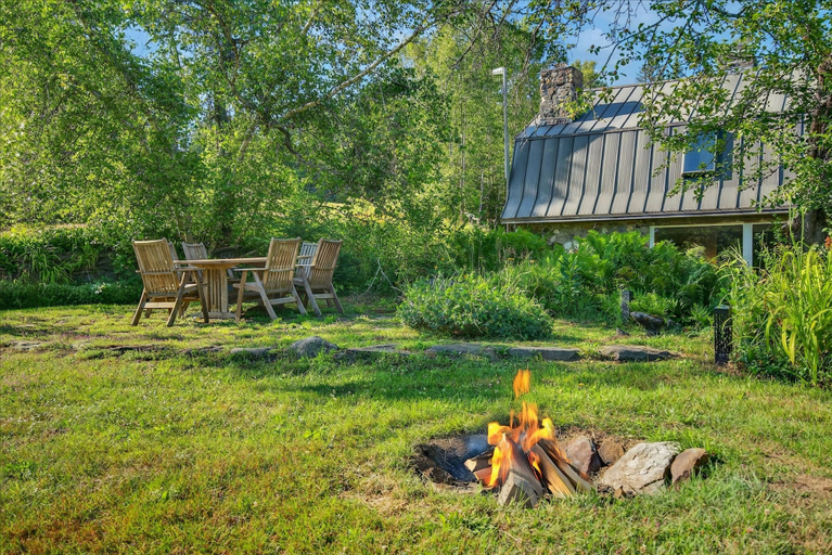 Room 3, 4 Br Sleeps 8 - Kayaks - Fire Pit - Dog Friendly, Caledonia
