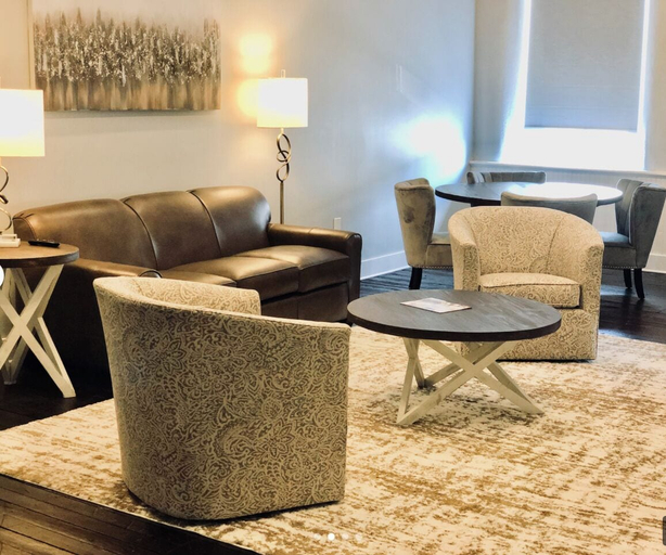 Living area 2, The Royal on Main, Independence