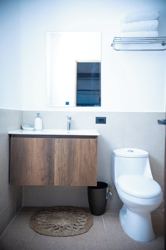 Bathroom 2, Madeira Hotel y Villas, San Salvador
