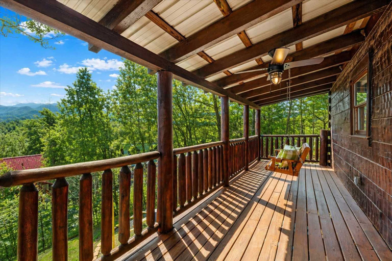 Room 3, Luxe Mountain Escape - Fire Pit - Hot Tub - Sauna, Sevier