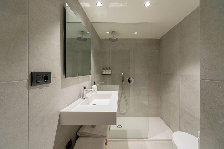 Bathroom 3, Hotel Distrito Oeste by Limehome, Guipúzcoa