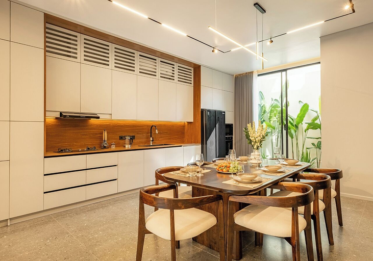 Dining 4, Chic 2BR Umalas Villa with Workspace, Badung