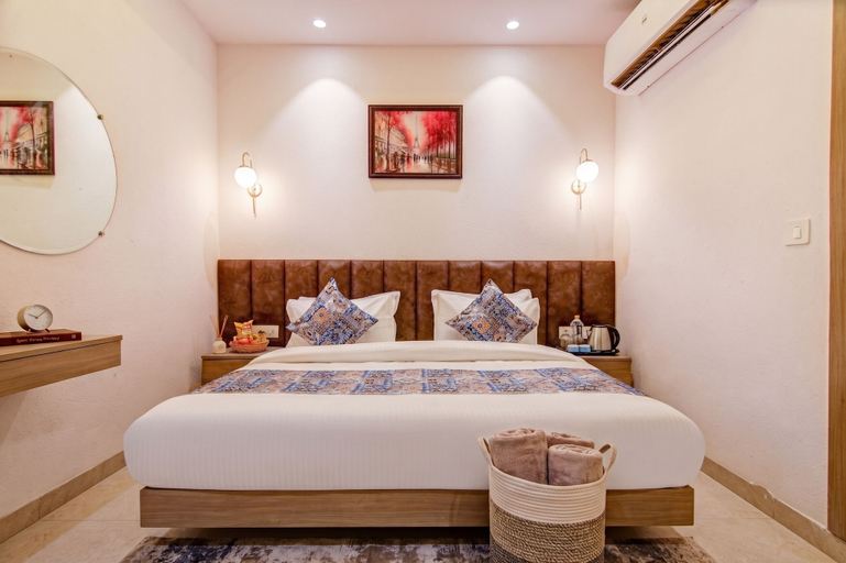 Room 5, Golden Key - Adarsh Nagar I Near Maxx, Delhi