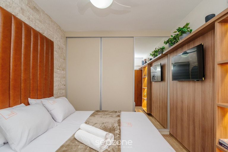 Room 3, Apt in Cond. w/ Pool in Goiania Bli1801, Goiania