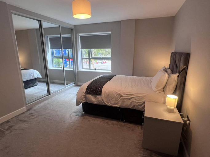 Room 2, Cozy Central London, Zone 1 Apartment, Sleeps 5, London