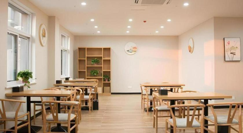 Food & Drinks, GreenTree Inn Express Guannan County Xinwan Bei Road, Lianyungang