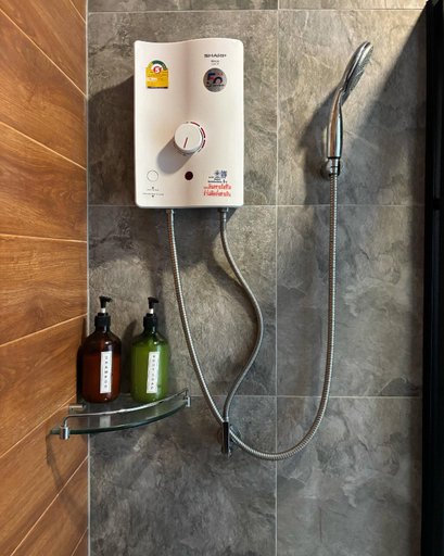 Bathroom 3, The Red Beach, Laem Ngop