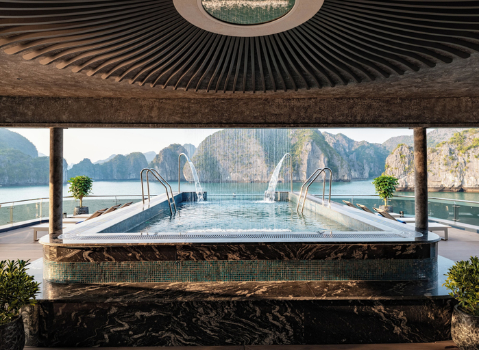 Sport & Beauty 3, Dora Cruise, Hạ Long