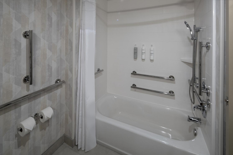 Bathroom, Hampton Inn By Hilton Gulfport Beach Boulevard, Harrison