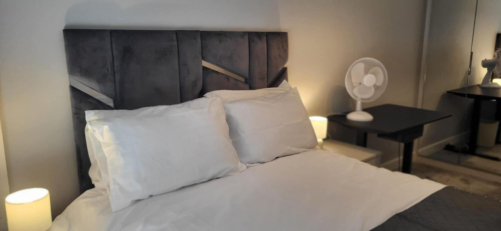 Room 3, Cozy Central London, Zone 1 Apartment, Sleeps 5, London