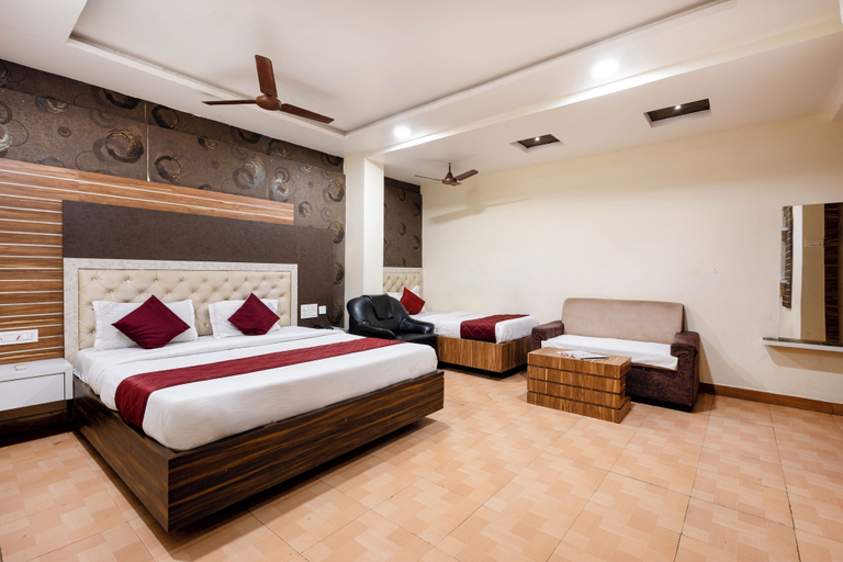 Bedroom 3, Hotel Aditya Grand Inn, Guntur