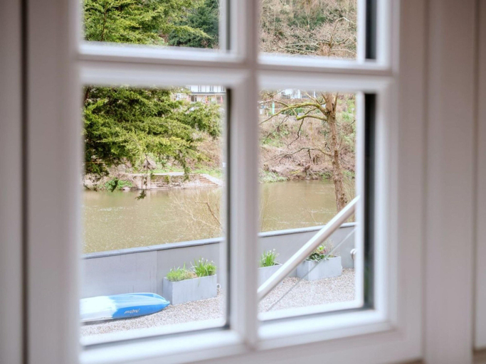 View from property 3, Contemporary Cornwall Retreat for Groups, Gloucestershire